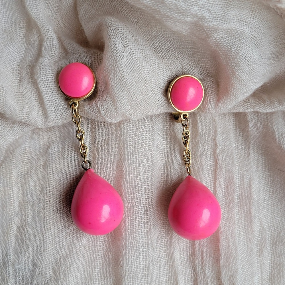 Vintage 1950s Trifari Drop Earrings Pink Lucite Mod Teardrop Clip On